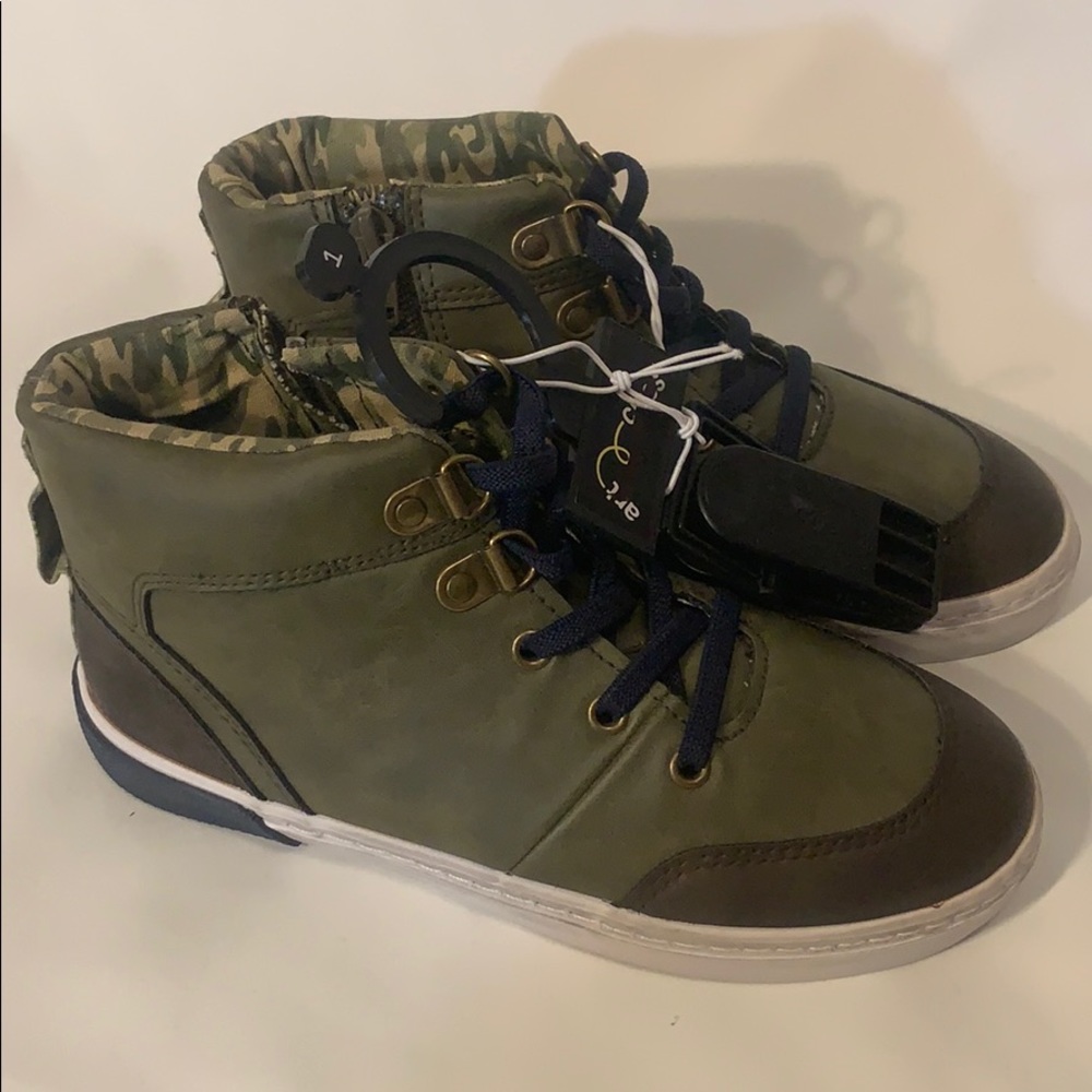 Boys shoes size 1
